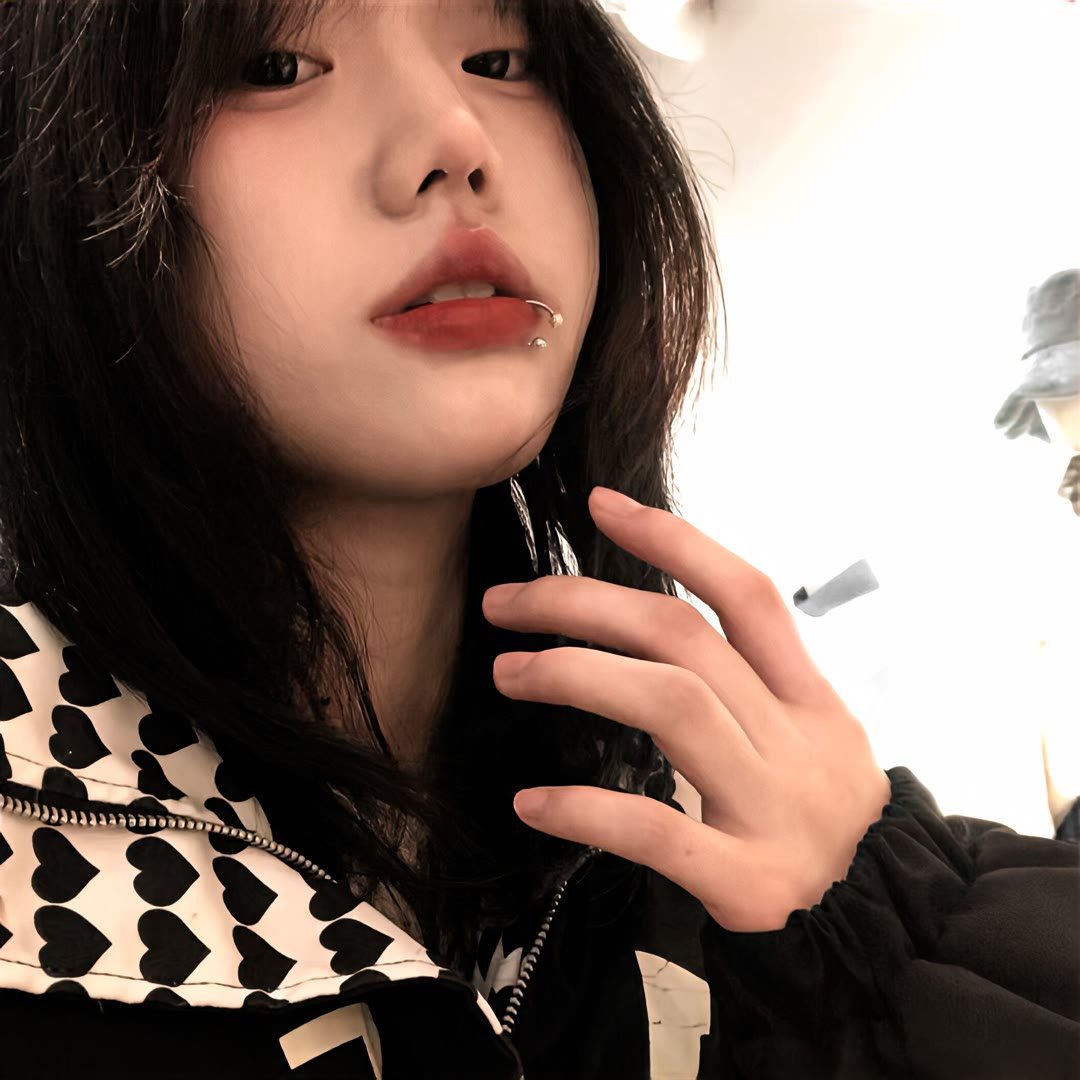 【女生头像】这世界明晃晃的，我继续以我的尘垢送上祝福-微梦云小屋